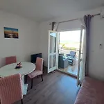 With Parking Space Brodarica, - 21888 Apartman Šibenik
