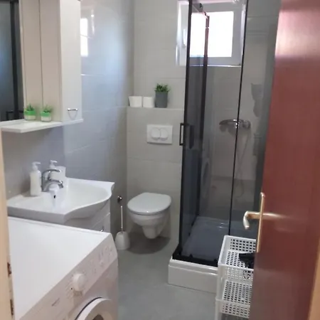 With Parking Space Brodarica, - 21888 * 시베니크